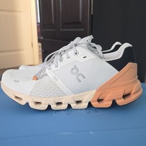 OnCloud Cloundflyer Running Shoes